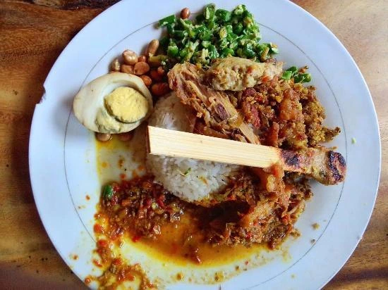 tempat makan tersembunyi